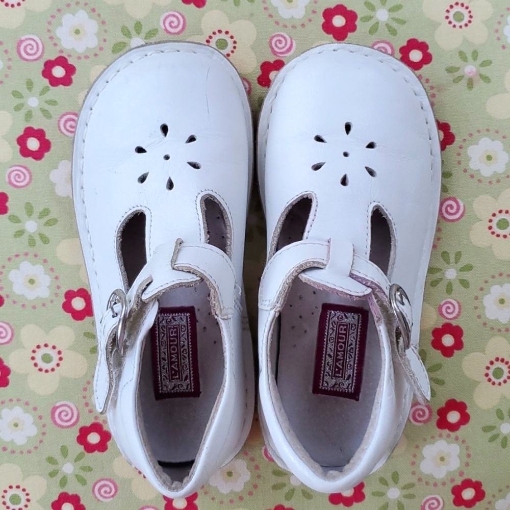 L'AMOUR Classic Mary Jane Size 9